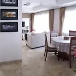 Mara\'S Cozy Apartment At Kuningan Area